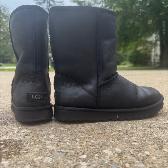 UGG Classic Short Leather Boots Pull On Shearling Lined - Picture 4 of 11